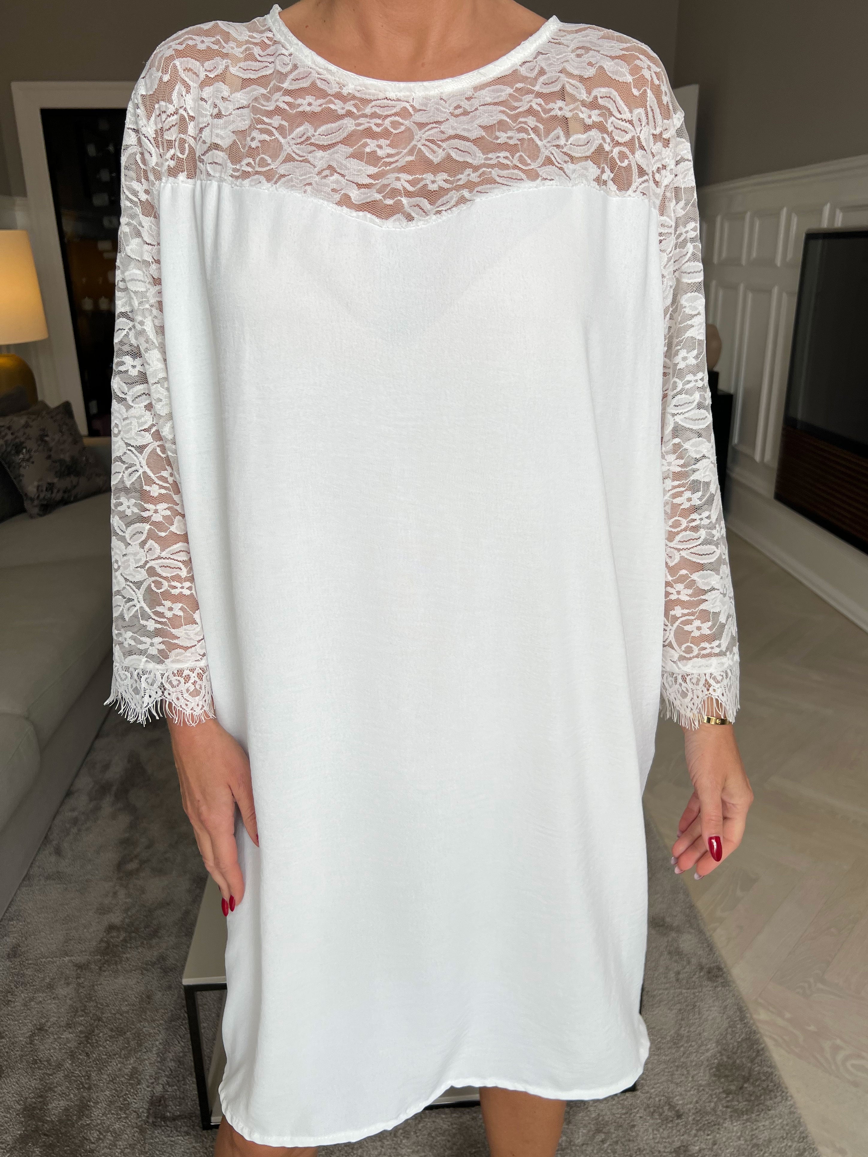 Nadine dress - Sød blonde kjole med sløjfe i ryggen